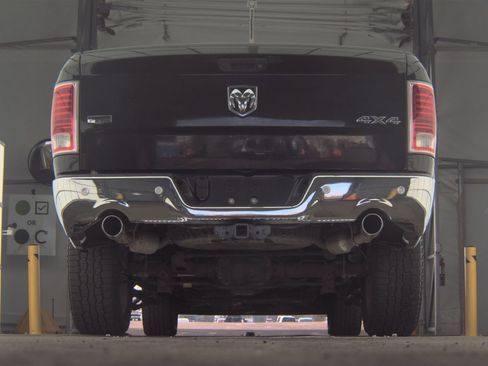 Used 2018 RAM 1500 Laramie w/ Convenience Group image 10