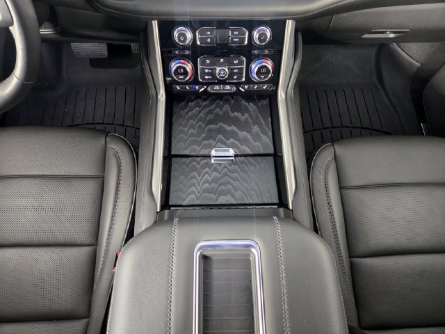 Used 2024 GMC Yukon Denali w/ Advanced Technology Package AWD/4WD image 26