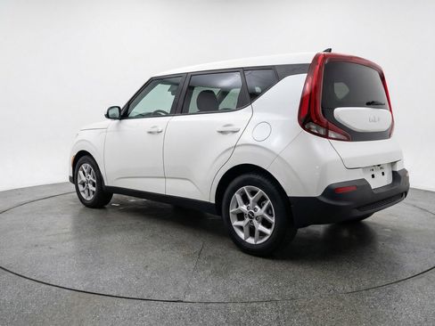 Used 2025 Kia Soul LX w/ LX Technology Package FWD image 6