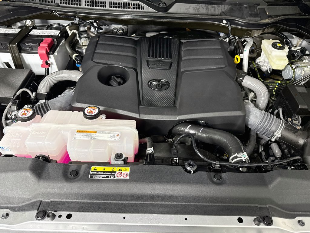 Used 2025 Toyota Tundra SR w/ SR Tow Package AWD/4WD image 33