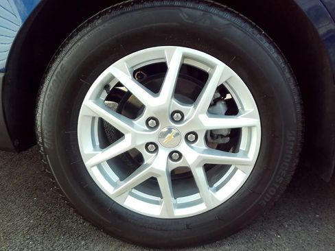 Used 2022 Chevrolet Equinox LS w/ LS Convenience Package AWD/4WD image 11