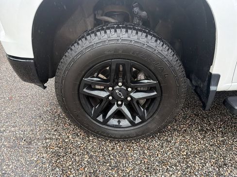 Certified 2024 Chevrolet Silverado 1500 LT Trail Boss w/ LT Trail Boss Premium Package AWD/4WD image 27
