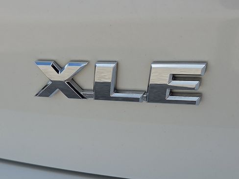 Used 2018 Toyota Highlander XLE FWD image 8