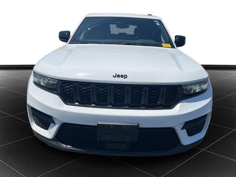 Used 2024 Jeep Grand Cherokee Altitude AWD/4WD image 8