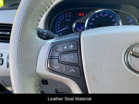 Used 2013 Toyota Sienna XLE image 20