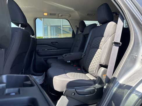 Used 2024 Nissan Pathfinder SV FWD image 18