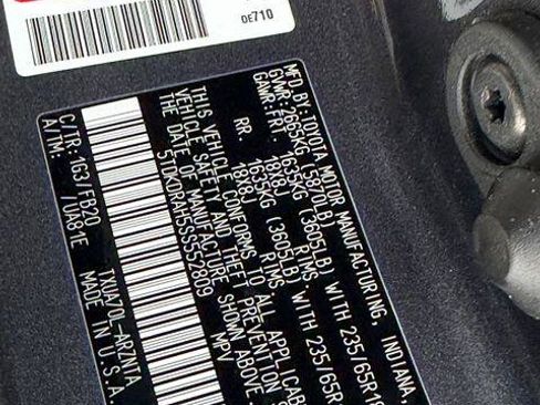 Certified 2025 Toyota Highlander LE FWD image 26