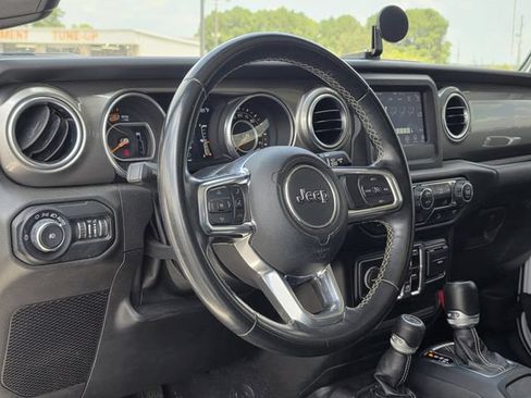 Used 2020 Jeep Wrangler Unlimited Sahara AWD/4WD image 24