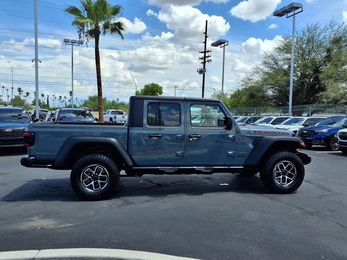Used 2024 Jeep Gladiator Rubicon w/ Technology Group AWD/4WD image 9