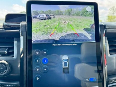 Used 2022 Ford F150 Lightning Platinum AWD/4WD image 33
