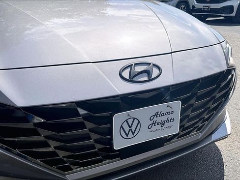 Used 2023 Hyundai Elantra Limited image 32