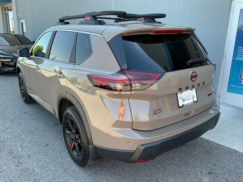 Used 2025 Nissan Rogue SV AWD/4WD image 2