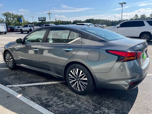 Used 2025 Nissan Altima 2.5 SV FWD image 26