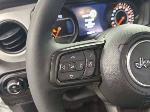 Used 2025 Jeep Gladiator Sport AWD/4WD image 21