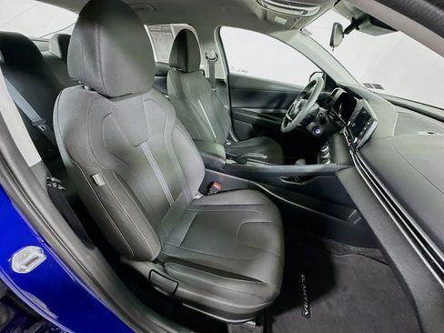 Certified 2023 Hyundai Elantra SE image 25