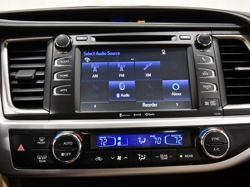 Used 2018 Toyota Highlander XLE image 24