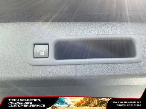Used 2025 Toyota Sienna XSE w/ XSE Plus Package FWD image 27