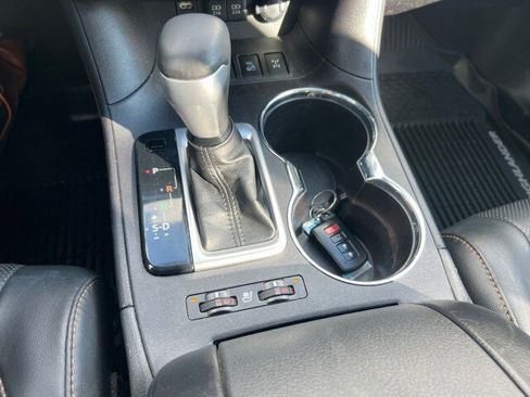 Used 2018 Toyota Highlander Limited image 14