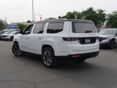 Used 2023 Jeep Grand Wagoneer Series III w/ HD Trailer Tow Package AWD/4WD image 10