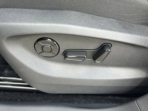 Certified 2026 Volkswagen Tiguan SE FWD image 51
