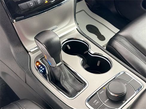 Used 2022 Jeep Grand Cherokee Limited image 16