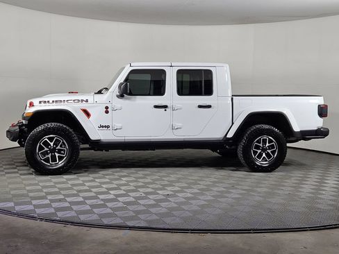 Used 2025 Jeep Gladiator Rubicon w/ Convenience Group AWD/4WD image 3