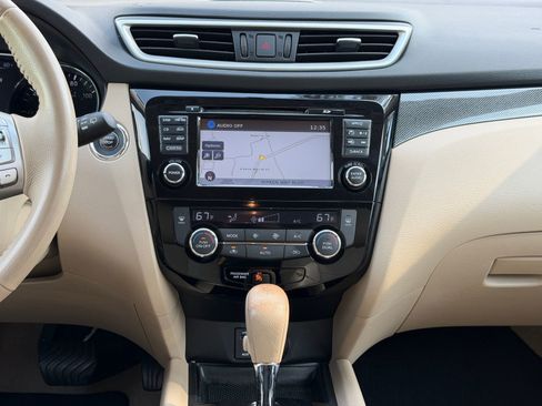 Used 2015 Nissan Rogue SL image 25