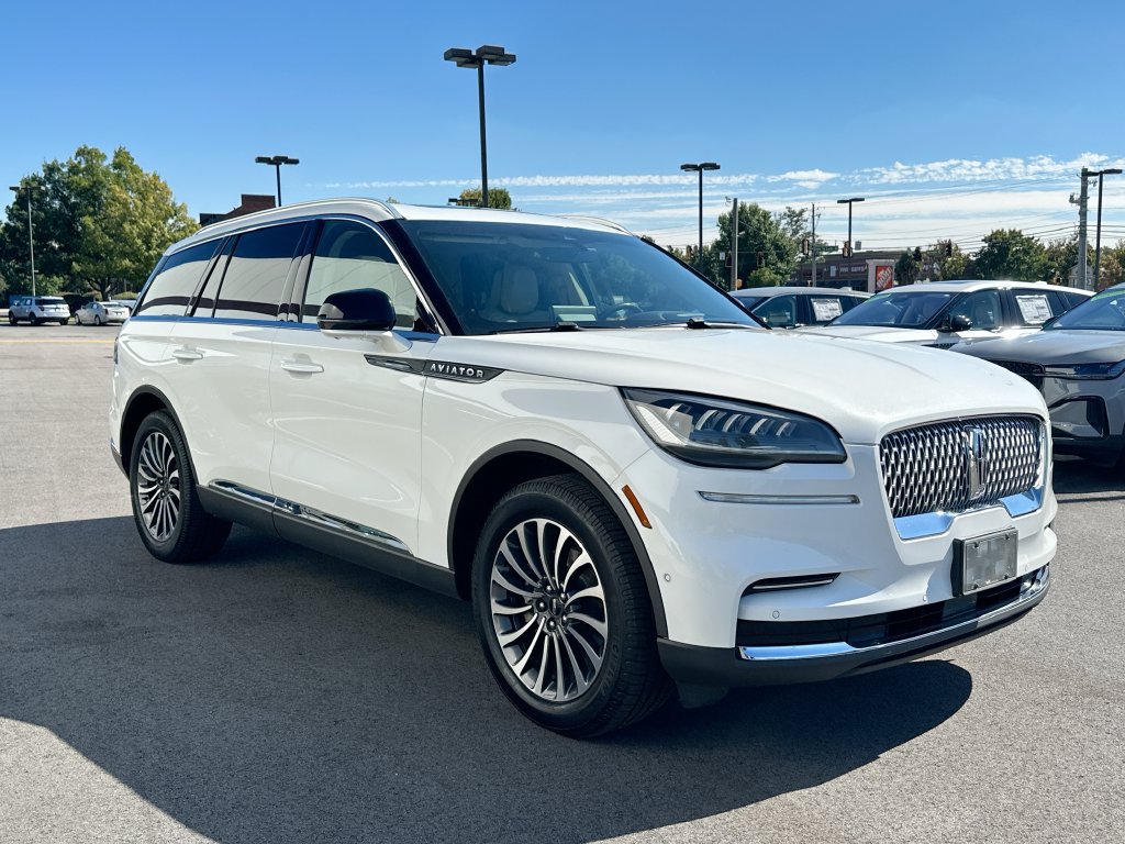 Used 2022 Lincoln Aviator Reserve w/ Equipment Group 201A AWD/4WD image 2