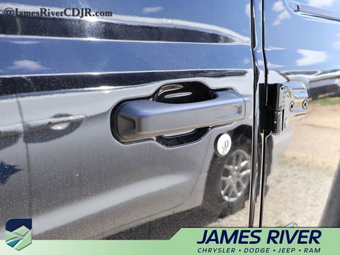 Used 2024 Jeep Wrangler Unlimited AWD/4WD image 19