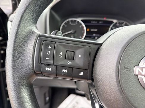 Used 2023 Nissan Rogue S AWD/4WD image 19