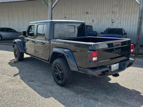 Used 2022 Jeep Gladiator Sport image 14