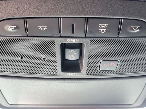 Used 2022 Nissan Maxima SR image 31