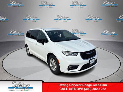 New 2026 Chrysler Pacifica Select
