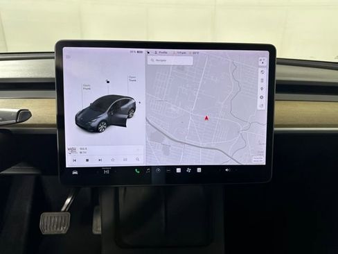 Used 2021 Tesla Model Y Long Range image 18