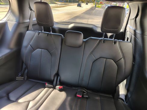 New 2026 Chrysler Pacifica Select image 21