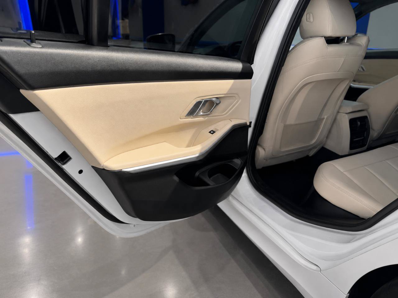 Used 2019 BMW 330i Sedan w/ Premium Package RWD image 10