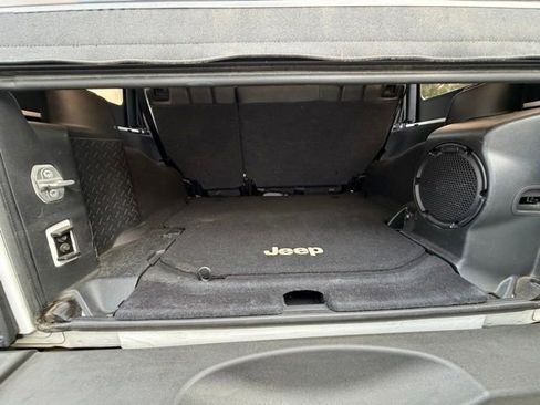Used 2014 Jeep Wrangler Unlimited Sahara w/ Connectivity Group AWD/4WD image 16