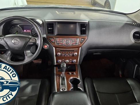 Used 2017 Nissan Pathfinder Platinum w/ Cargo Package AWD/4WD image 31