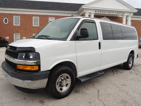 Used 2019 Chevrolet Express 3500 LT w/ LT Preferred Equipment Group image 19