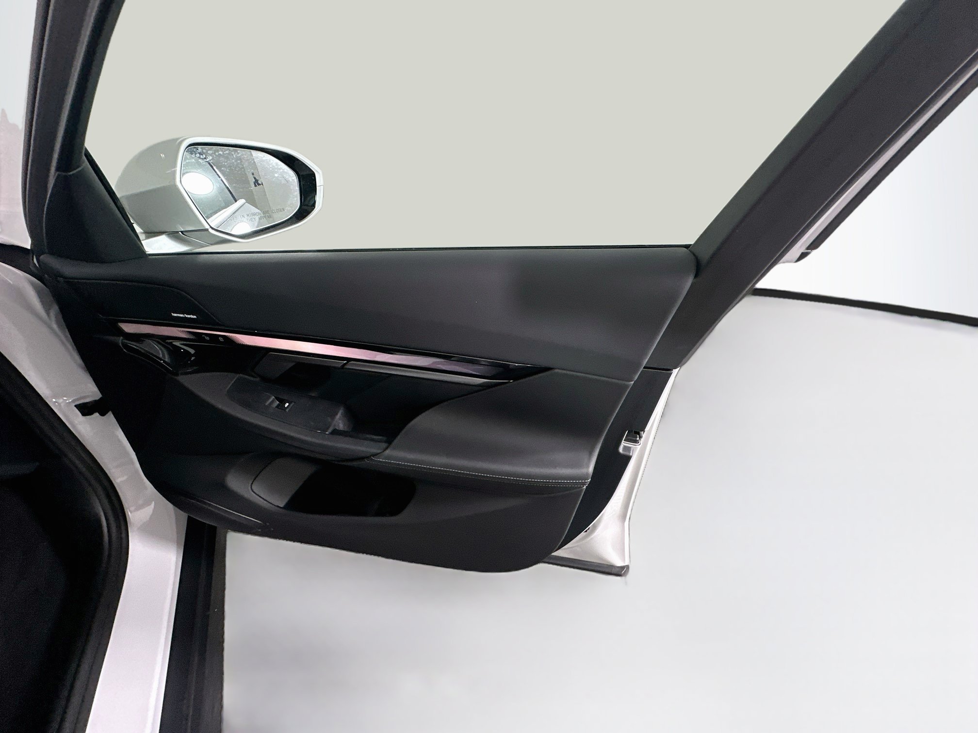 Used 2025 BMW i5 eDrive40i RWD image 33