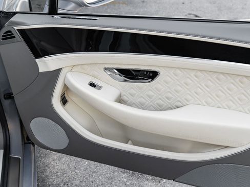 Used 2022 Bentley Continental GT image 35