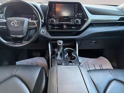 Used 2021 Toyota Highlander XLE FWD image 10