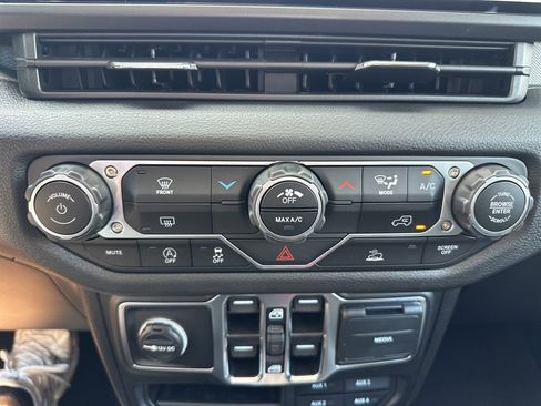 New 2025 Jeep Gladiator Sport image 70