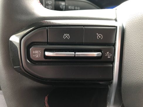 Used 2025 Chevrolet Colorado Z71 w/ Technology Package image 31