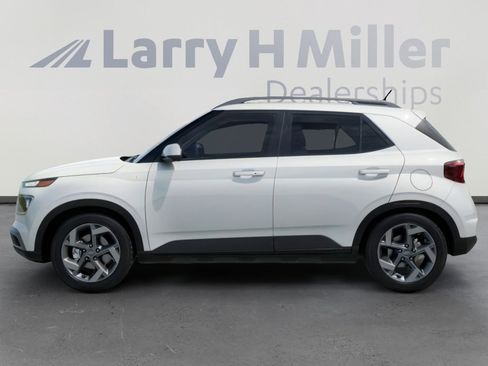 New 2026 Hyundai Venue SEL image 3