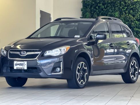 Used 2017 Subaru Crosstrek 2.0i Premium AWD/4WD image 8