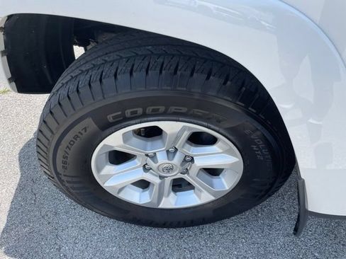 Used 2022 Toyota 4Runner SR5 Premium w/ Moonroof Package AWD/4WD image 17