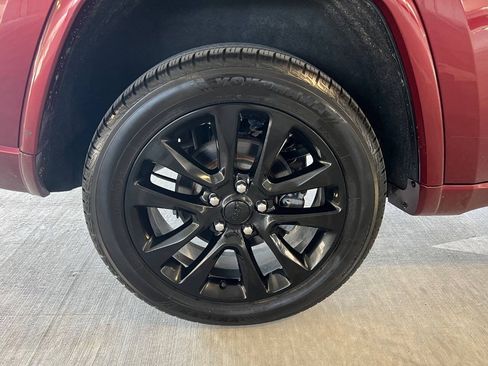 Used 2019 Jeep Grand Cherokee Altitude AWD/4WD image 32