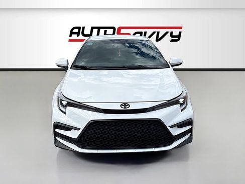 Used 2026 Toyota Corolla SE FWD image 2