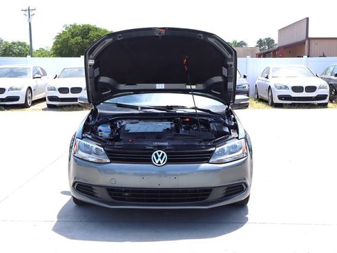 Used 2012 Volkswagen Jetta TDI FWD image 32